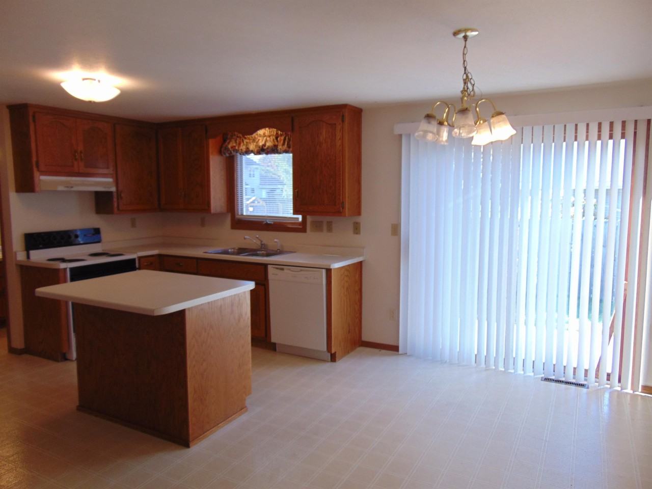 1025 Melody Dr - Photo 2 of 11