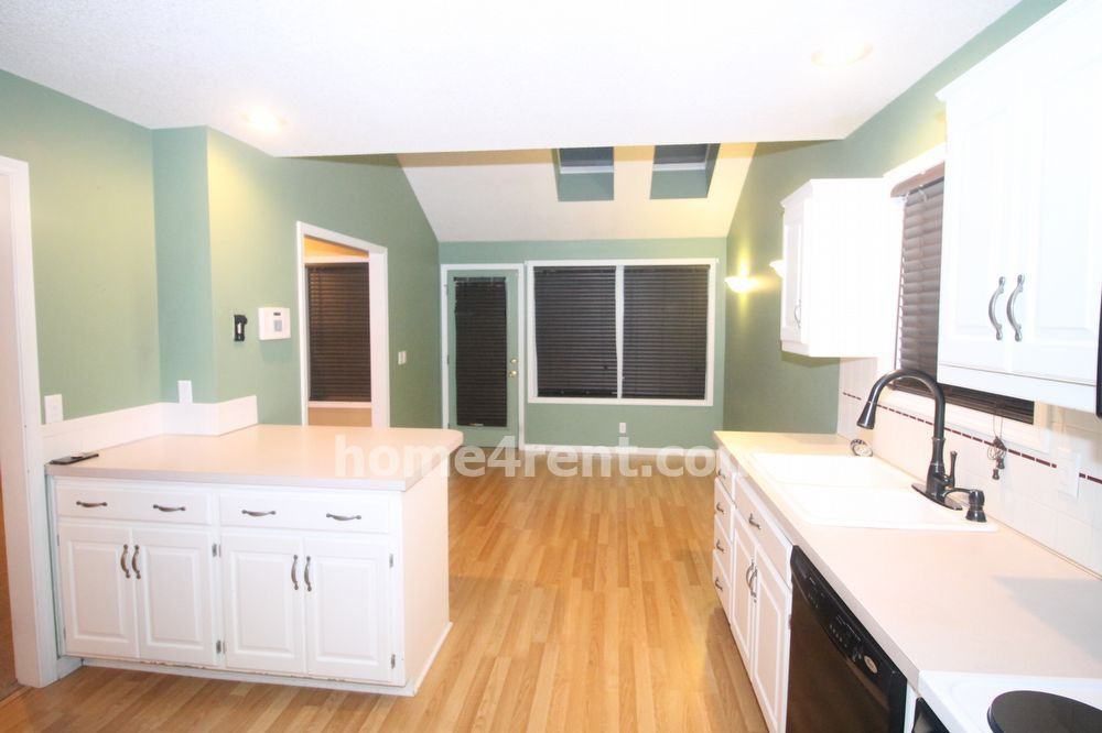 13332 Walnut St - Photo 3 of 17