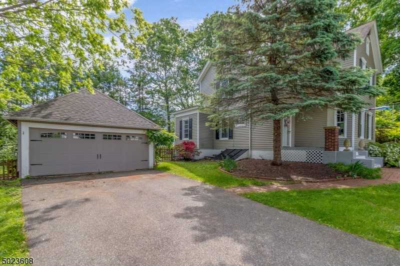 55 East St - Photo 2 of 25