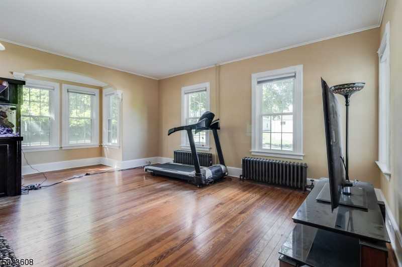 55 East St - Photo 3 of 25