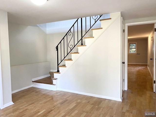 105 Large Ave - Photo 3 of 25