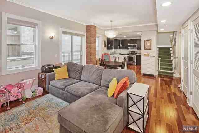 2 Paterson Ave Apt 2b - Photo 2 of 13