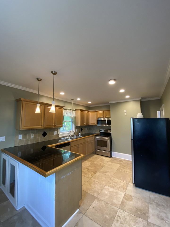 77 Maple St - Photo 3 of 12