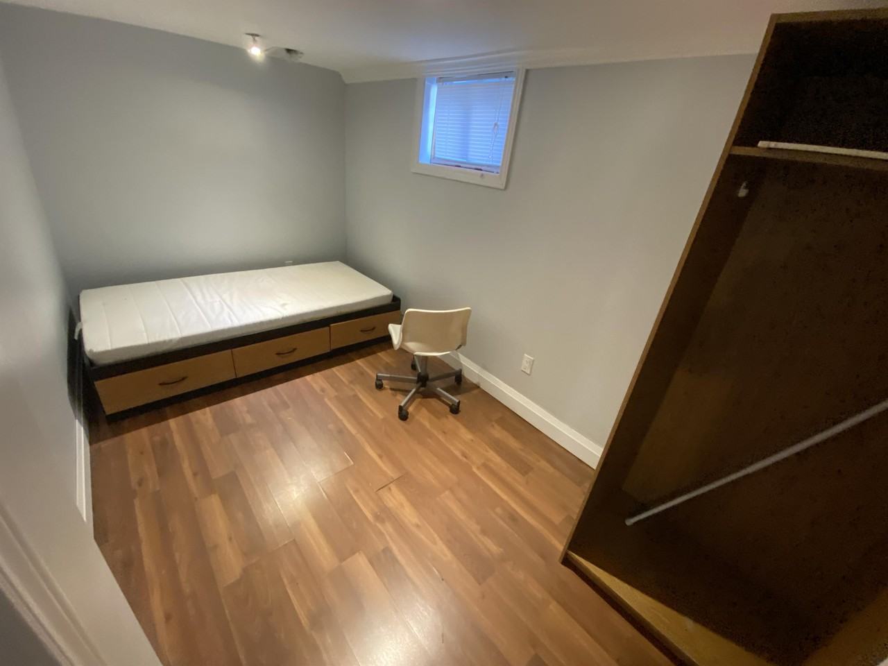 32 Norfolk St S - Photo 3 of 12