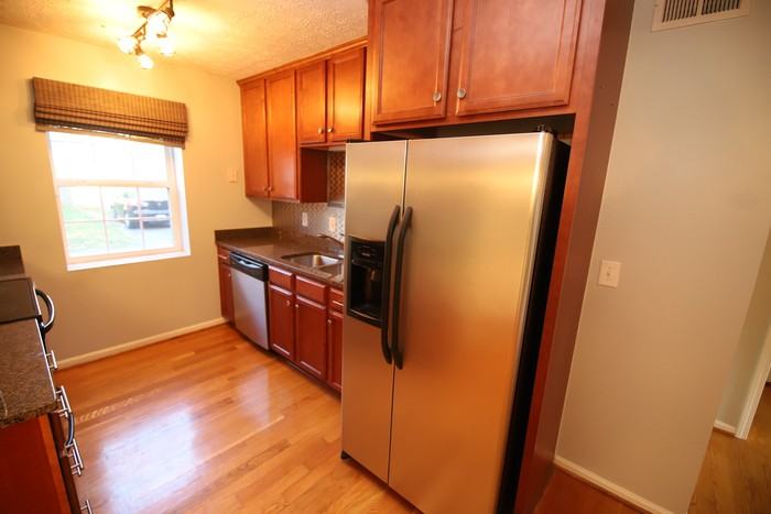 3305 Arterburn Ave - Photo 3 of 6