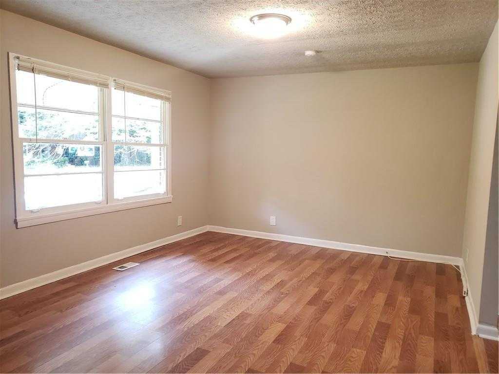 257 Banberry Dr Se - Photo 3 of 9