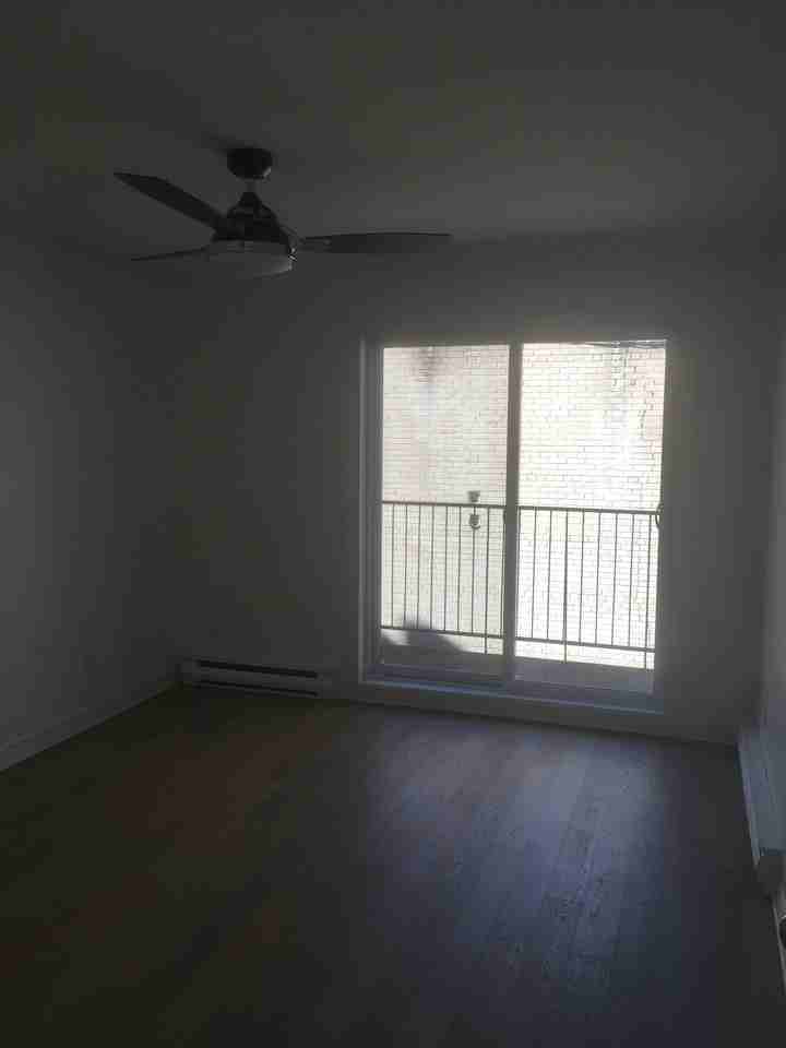 3 1/2 condo in front of the Mount-Royal - Photo 3 of 8