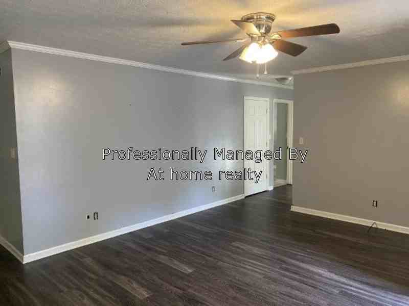 518 Skyview Dr - Photo 3 of 10