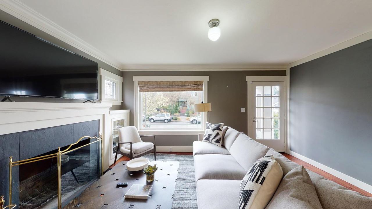 Spacious North Queen Anne home with fenced backyard - Photo 2 of 21