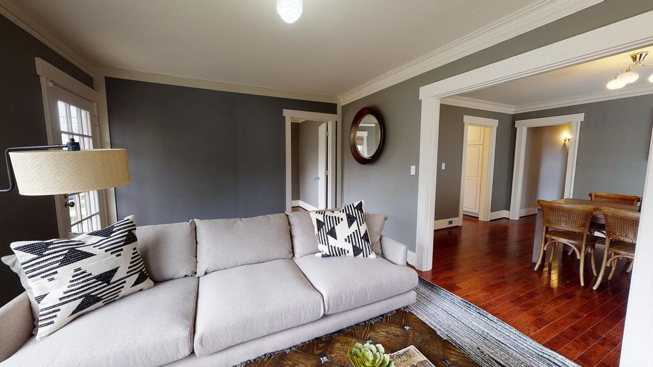 Spacious North Queen Anne home with fenced backyard - Photo 5 of 21