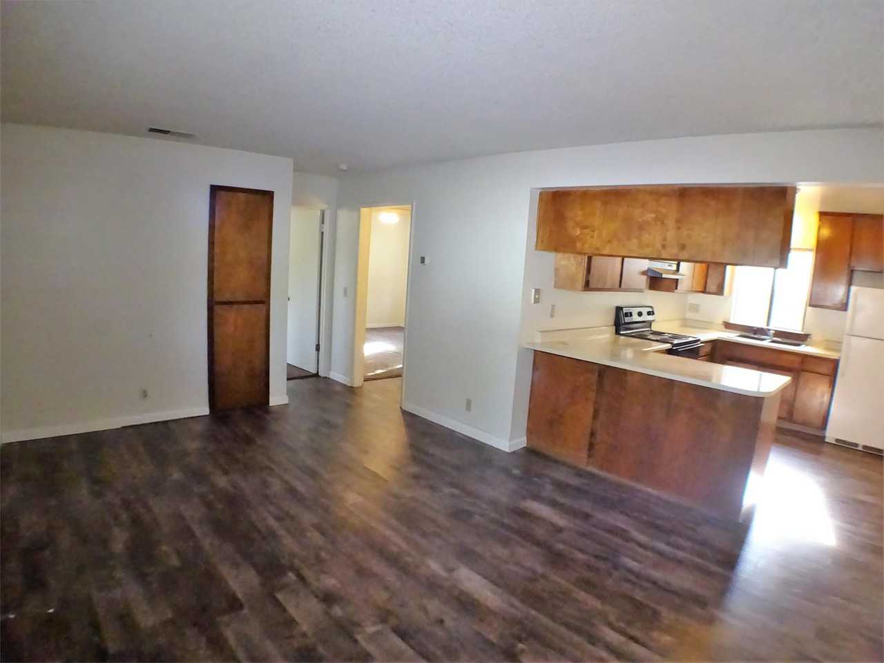 985 Salem St - Photo 2 of 17