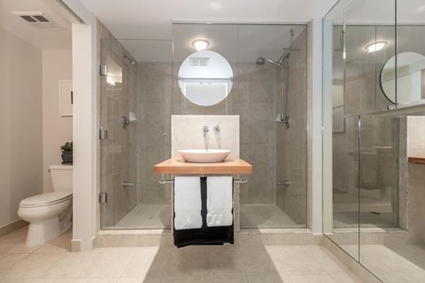 550 Queens Quay West #527