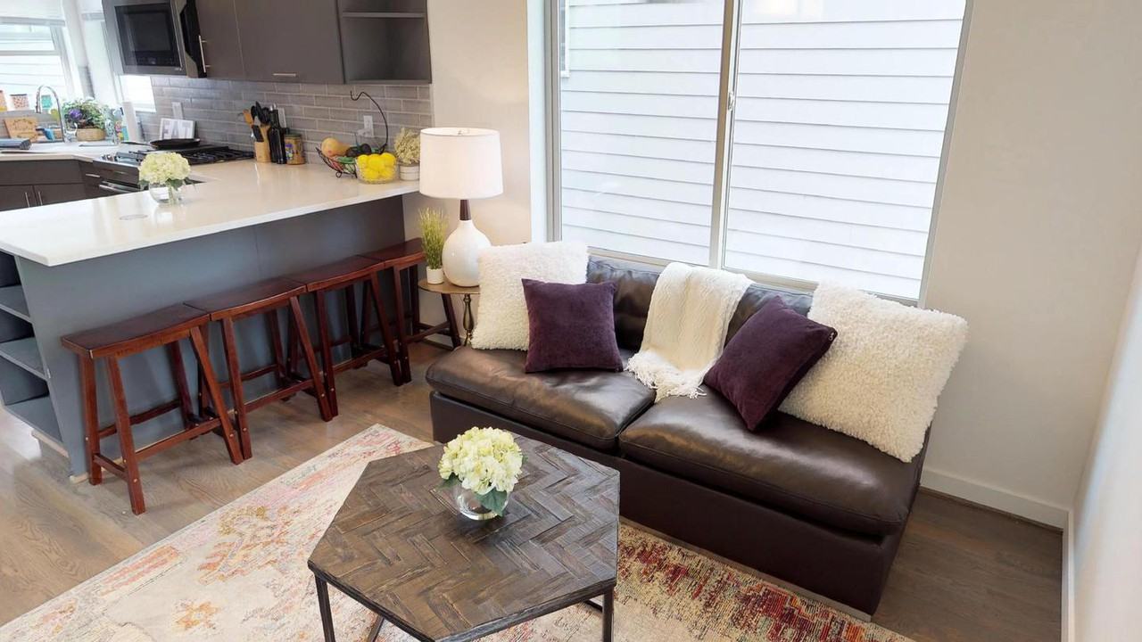 Inviting Ballard townhome with rooftop lounge - Photo 2 of 24