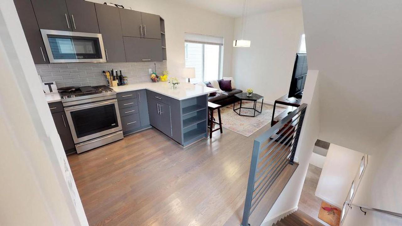 Inviting Ballard townhome with rooftop lounge - Photo 6 of 24