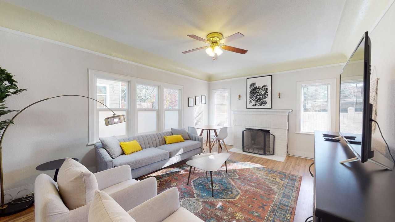 Delightful Madrona home with charming backyard - Photo 2 of 14