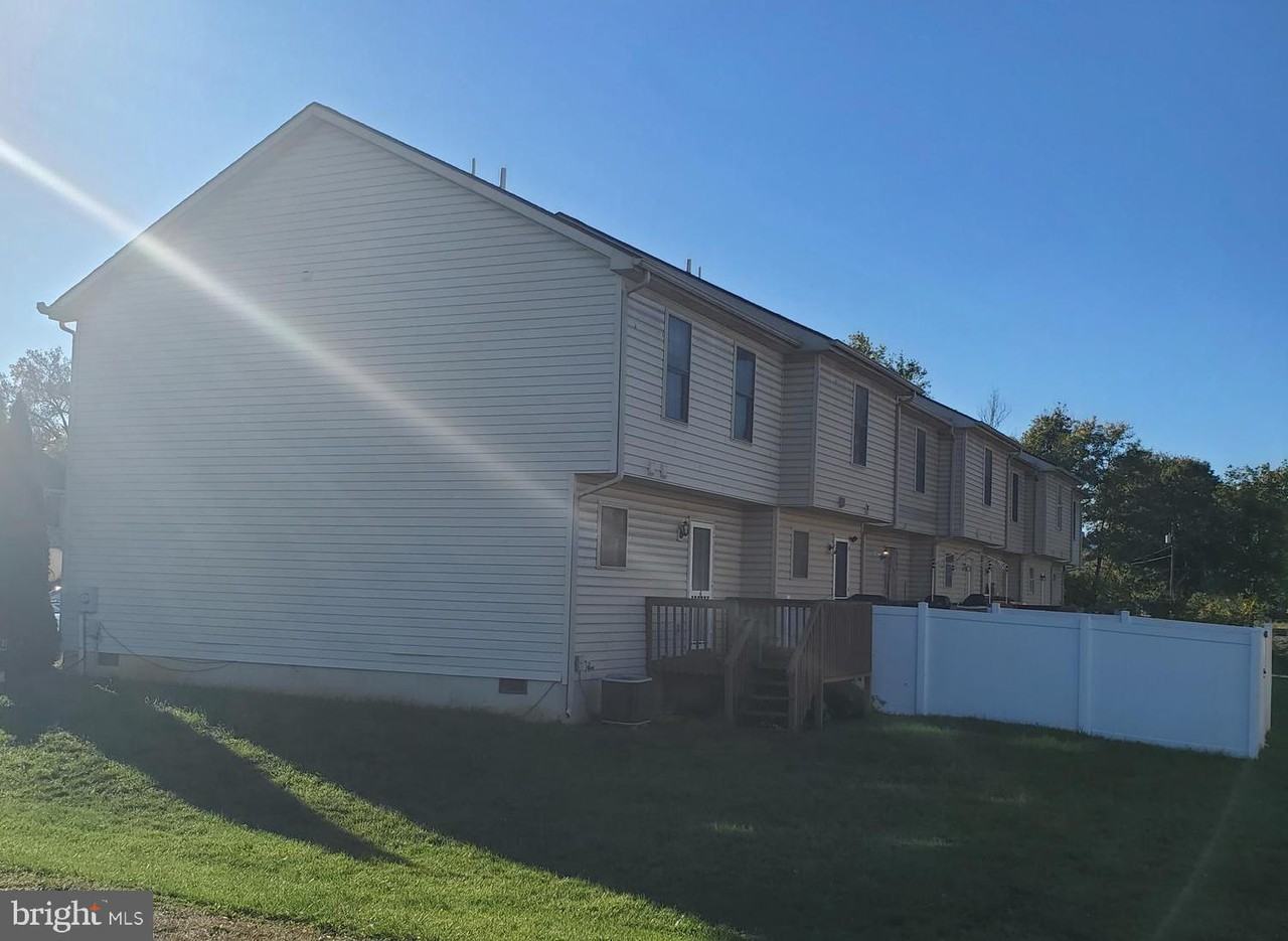 8 Jonathan Ct - Photo 3 of 3