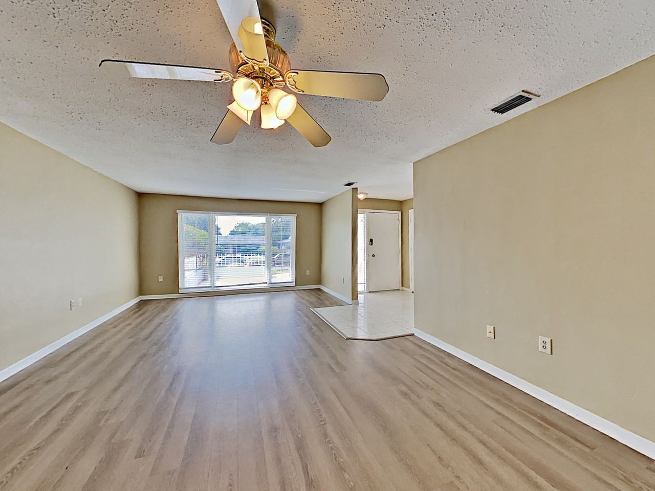 2084 Hillwood Dr - Photo 3 of 21