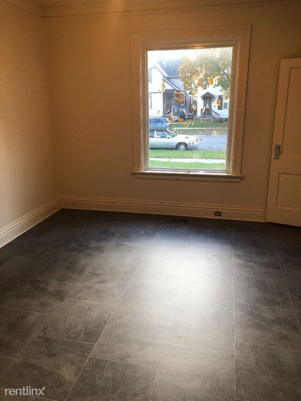 1640 N 11th St - Photo 2 of 10