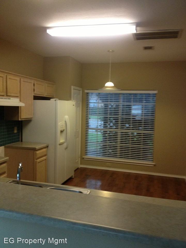 815 Black Locust Dr - Photo 2 of 10