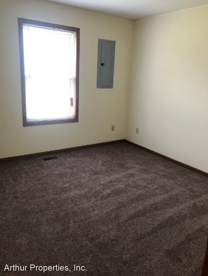 Shawna Ct - Photo 3 of 12