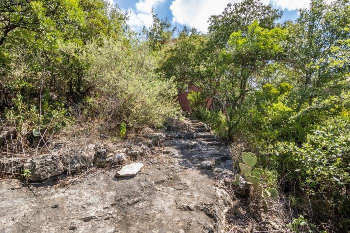 1712 Lakeshore Dr - Photo 2 of 13