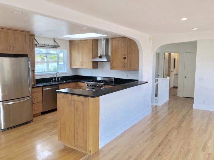 324 14th St - Photo 3 of 12