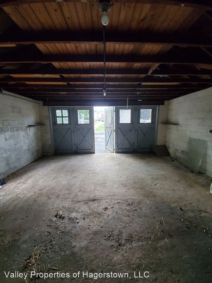 335 S Mulberry St - Photo 2 of 3