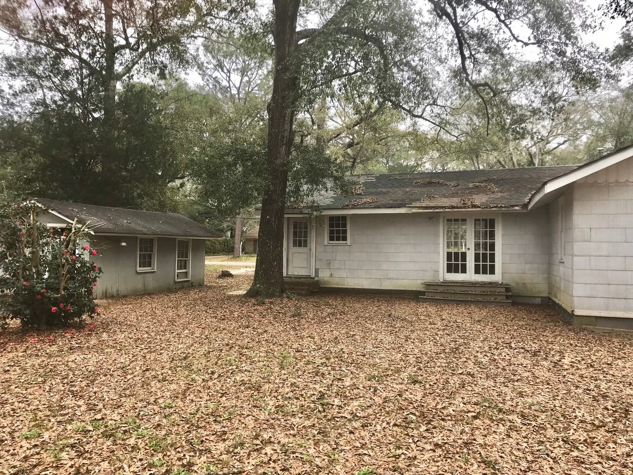 5557 3rd St - Photo 2 of 9