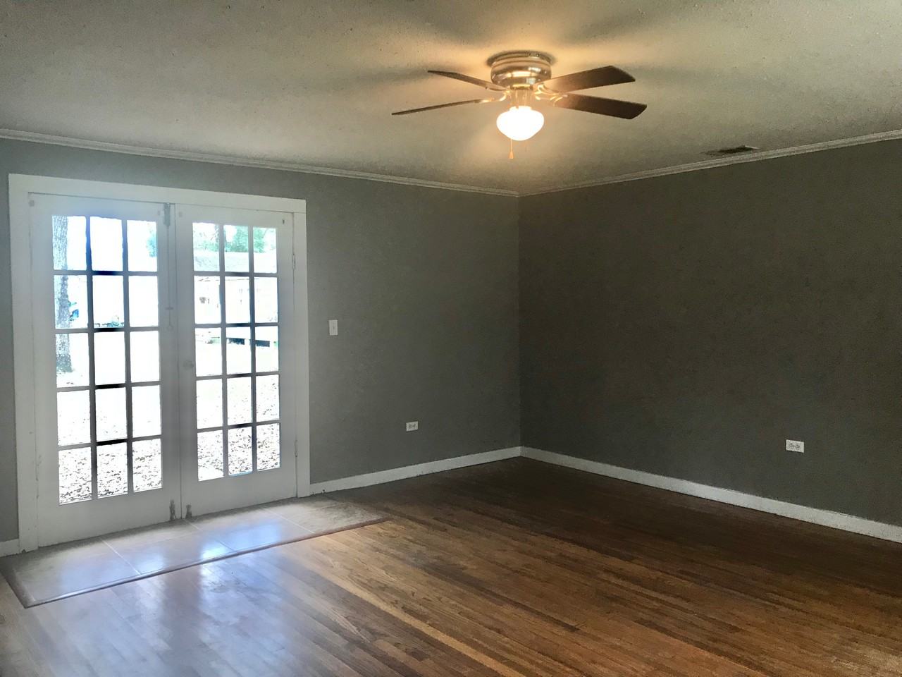 5557 3rd St - Photo 3 of 9