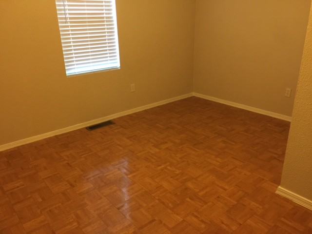 4635 Oldenburg Ave - Photo 5 of 19