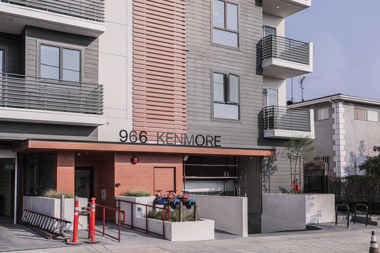 966 S Kenmore Ave - Photo 2 of 9