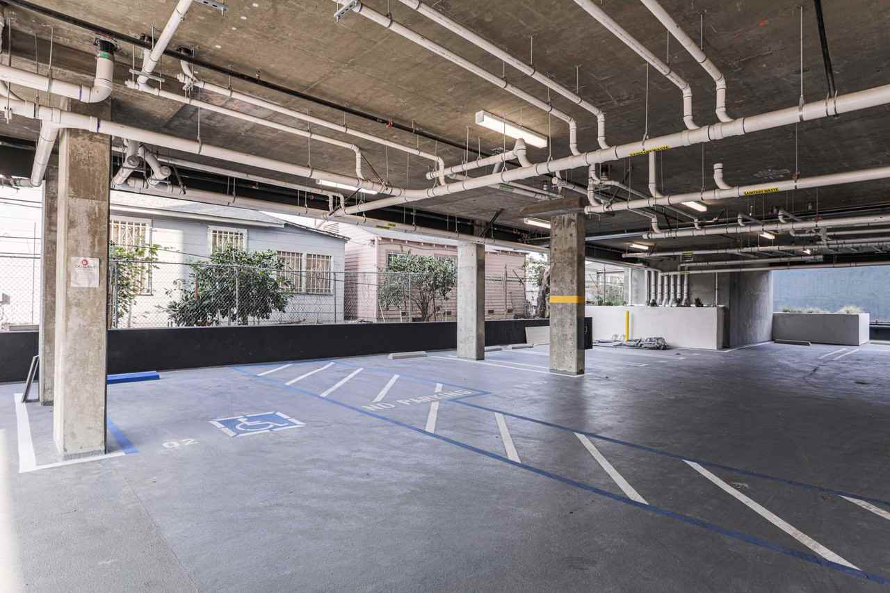 966 S Kenmore Ave - Photo 3 of 9