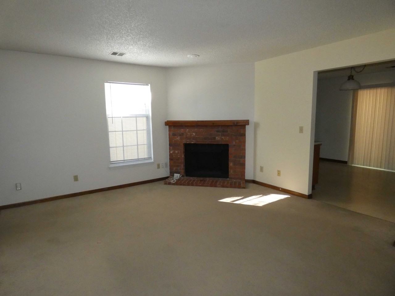 5606 Nw 66th Ter - Photo 2 of 10