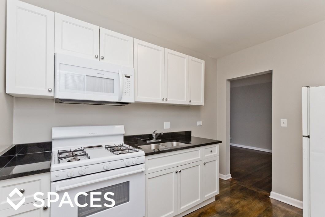5736 North Winthrop - Photo 3 of 19