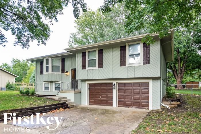 10601 N Baltimore Ave - Photo 2 of 15