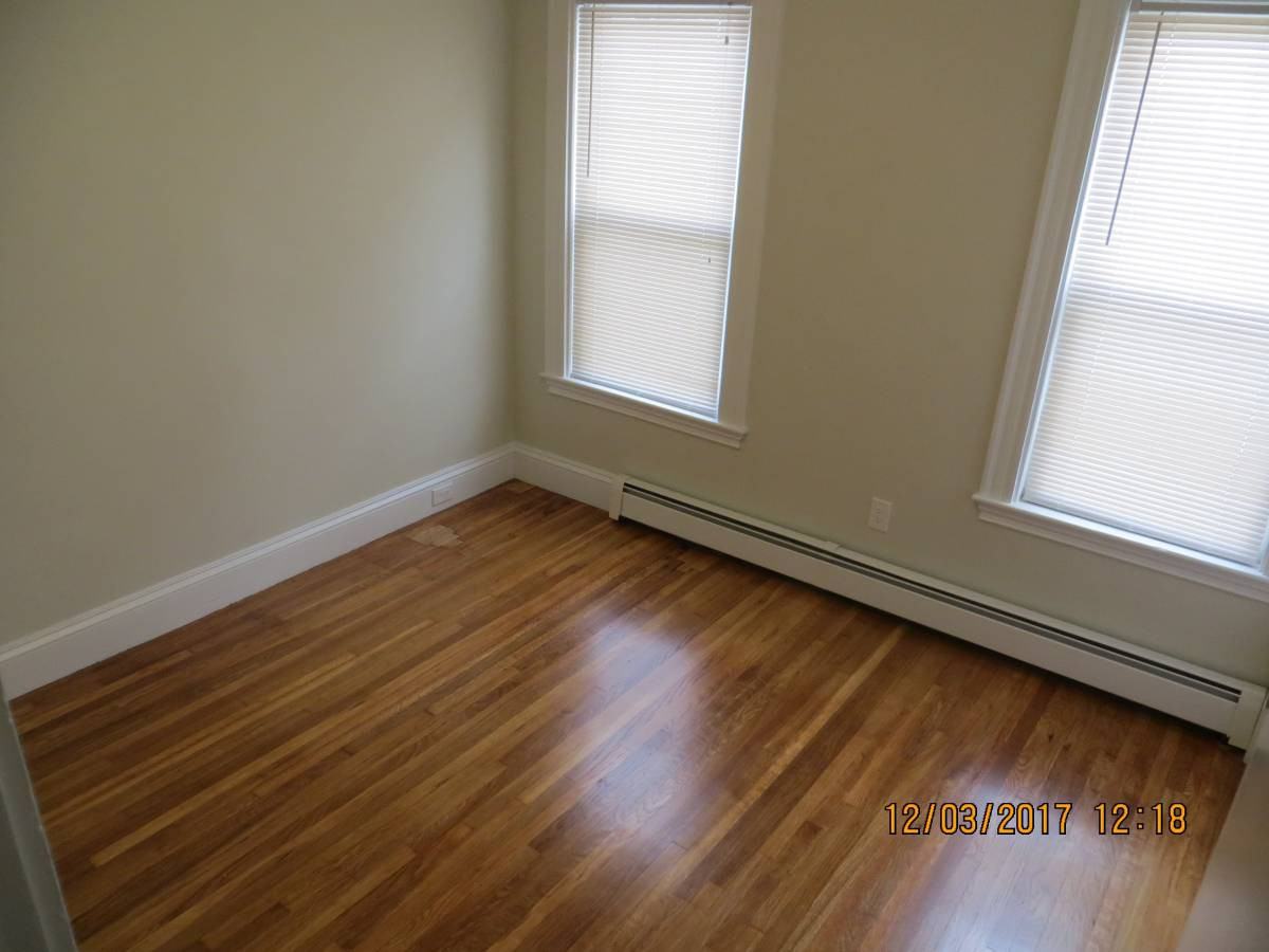 54 Lincoln St - Photo 3 of 8
