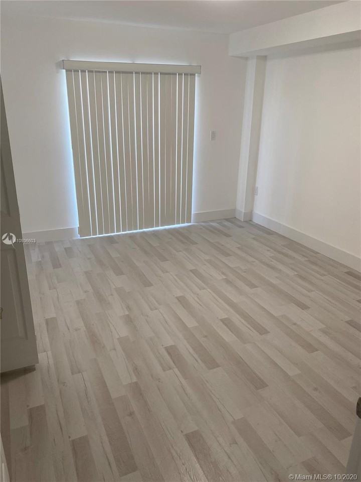 1029 Northwest 3rd Street - Photo 3 of 19