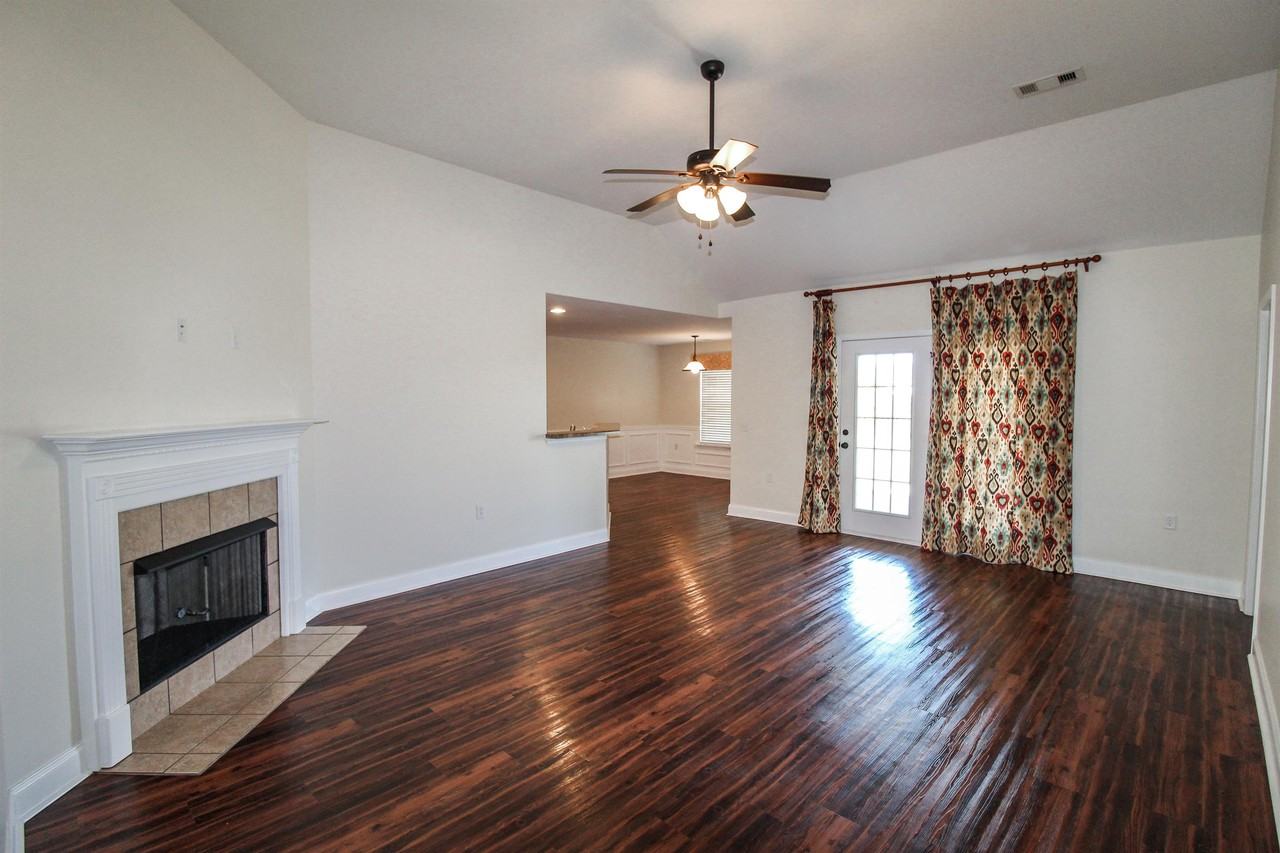 147 Stonebrook Way - Photo 3 of 50