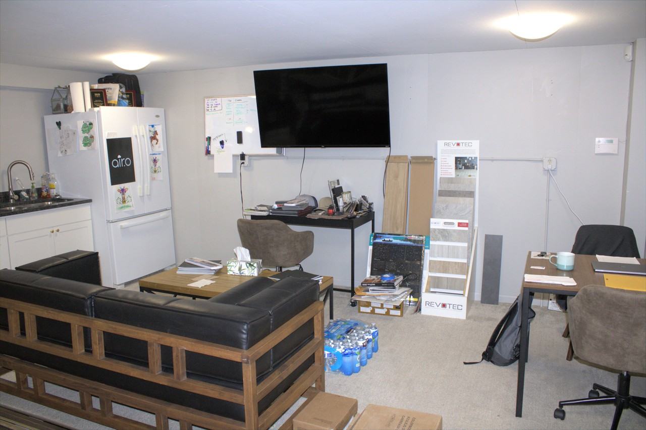 325 Broadway Avenue South - Photo 3 of 6