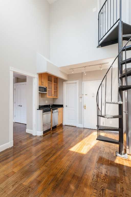 West 21st Street #7 - Photo 2 of 8