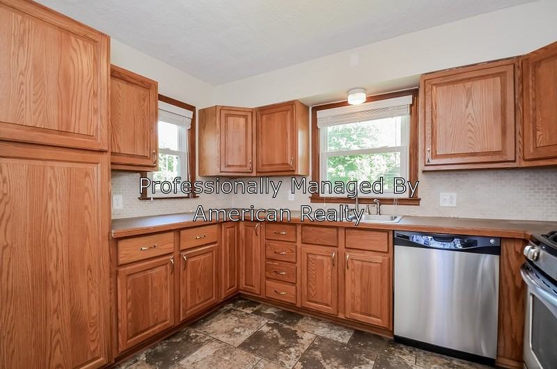 2252 Lake Michigan Dr Nw - Photo 2 of 23