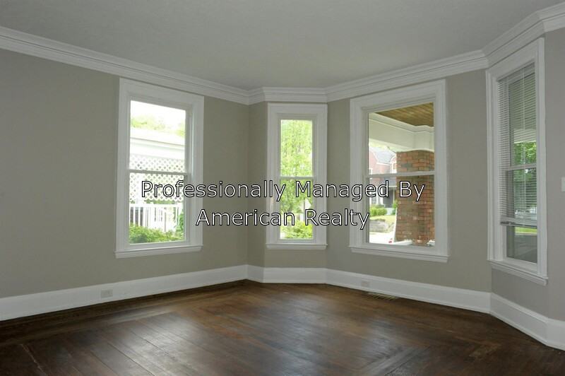 753 College Ave Se - Photo 3 of 14