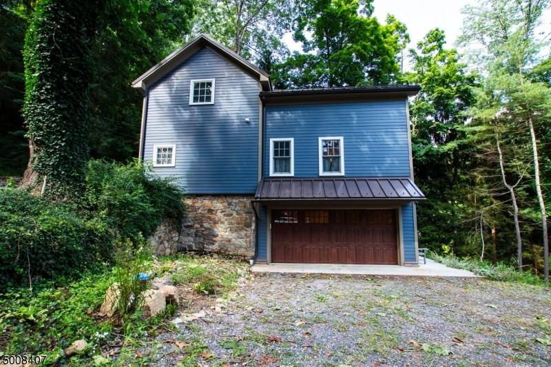 28 Middle Valley Rd - Photo 2 of 24