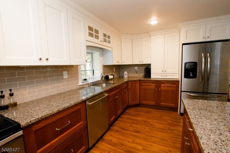 28 Middle Valley Rd - Photo 3 of 24