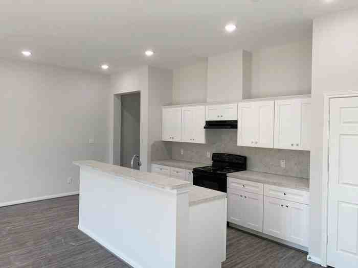 618 Shadylake Dr - Photo 2 of 16