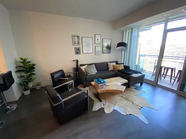 525 Adelaide Street West #0819