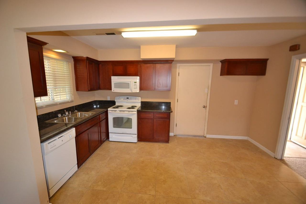 2179 60th Ave - Photo 2 of 8