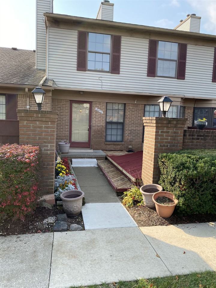 38872 Country Cir - Photo 2 of 9