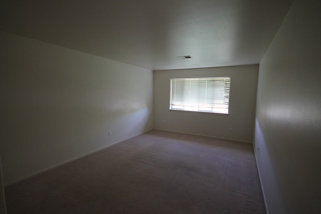 607 11Th St - Photo 3 of 7