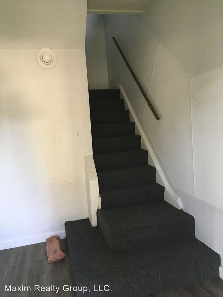 1819 PINKNEY ST - Photo 2 of 11